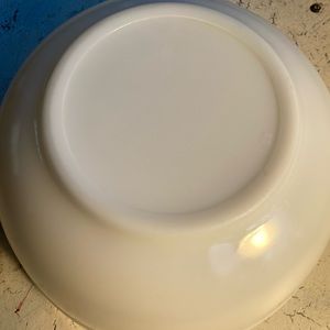 Pyrex 2.5 Quart White Mixing Bowl